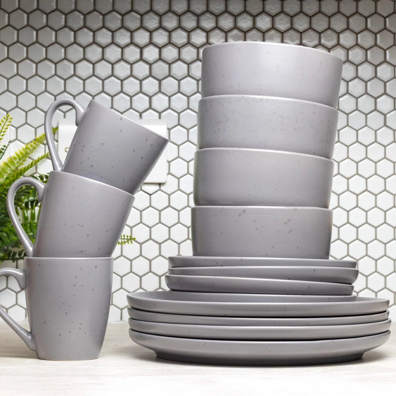 Happiness 16-Piece Stoneware Dinnerware Set – Mugs, Bowls & Plates