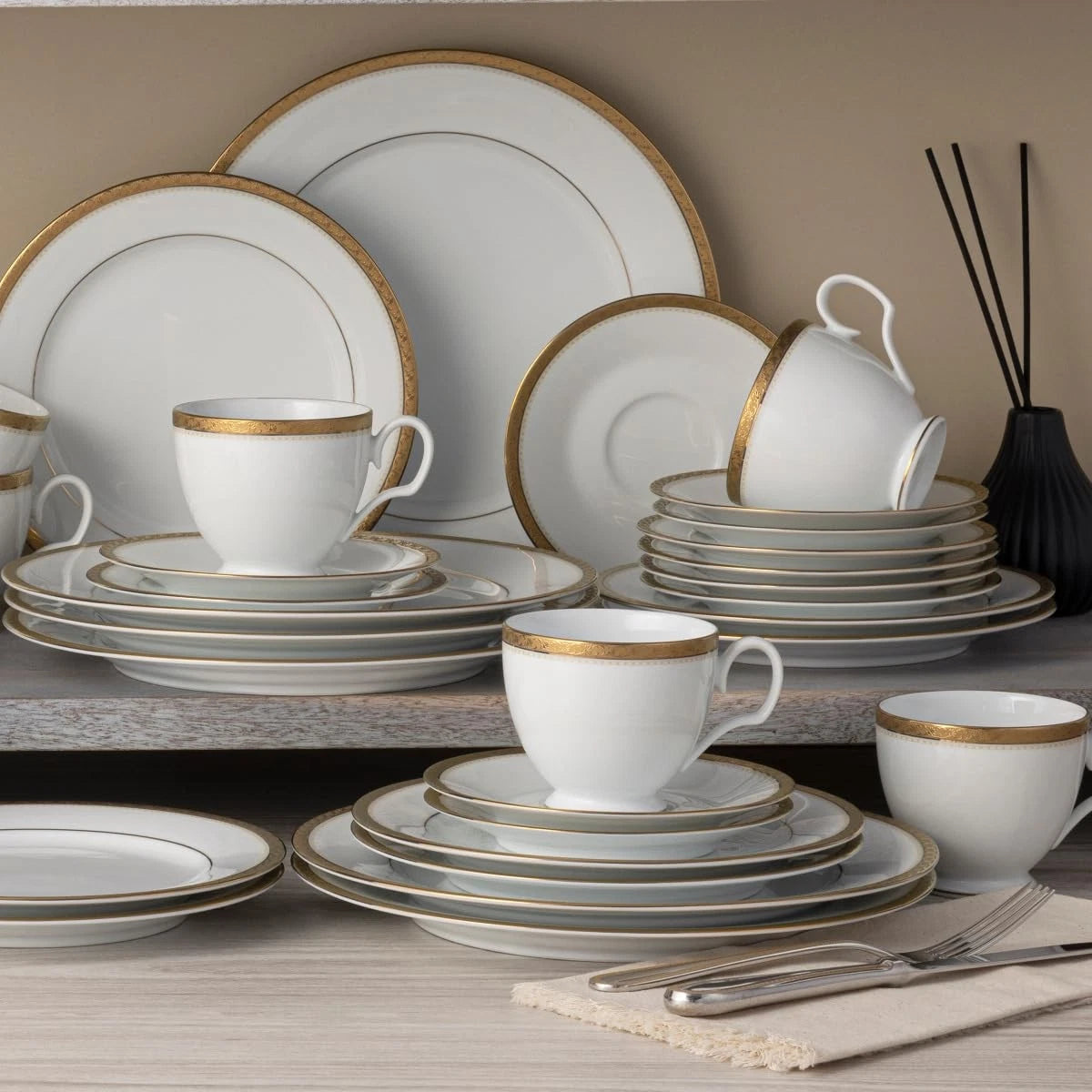 Happiness Charlotta Gold 60-Piece Dinnerware Set – Service for 12