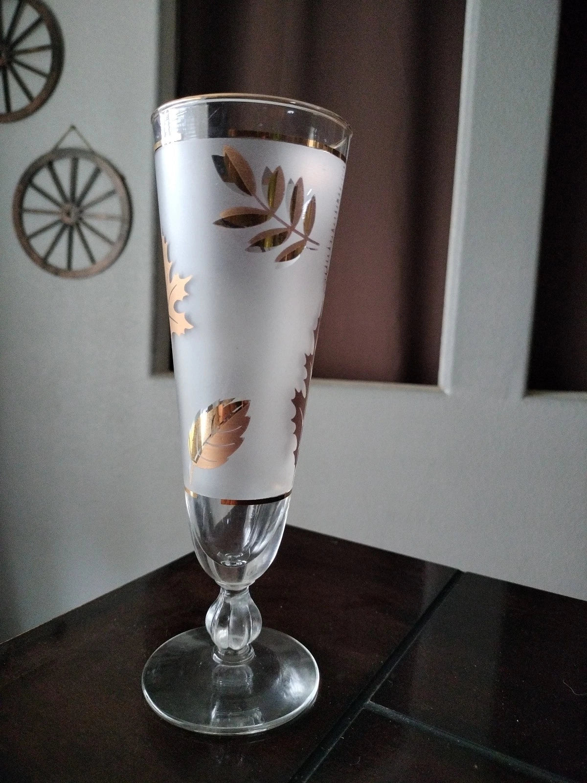 Happiness Vintage Glasses – Set of 8 Retro-Inspired