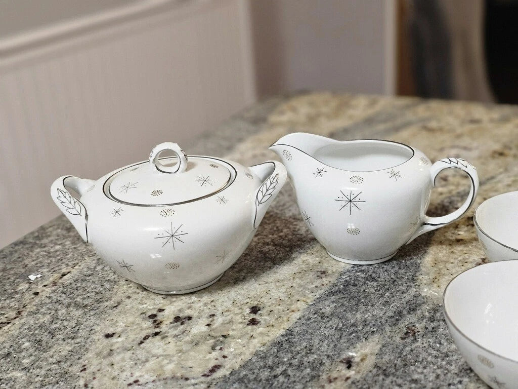 Happiness Snowflake 91-Piece Porcelain Dinnerware Set for 12 – Made in Japan