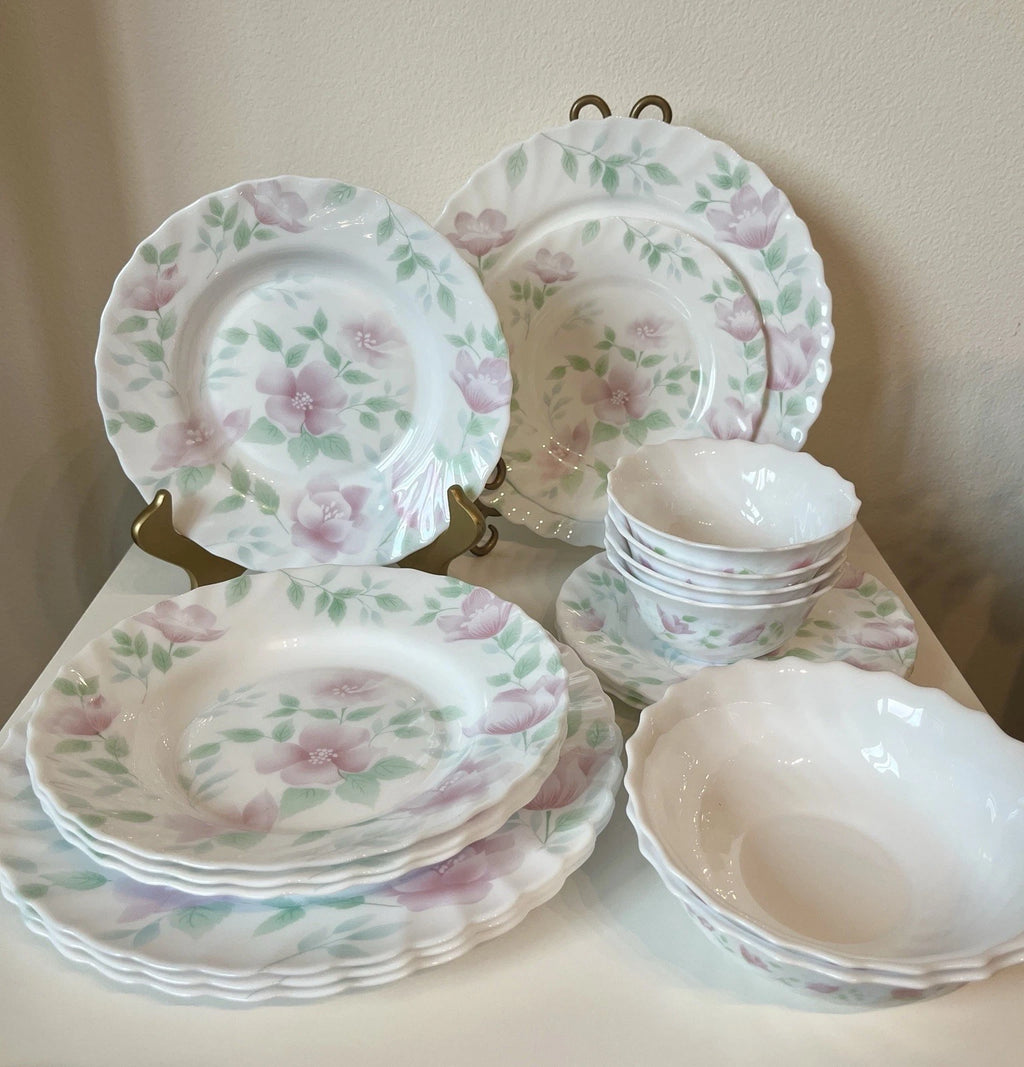 Happiness Florentine Pattern 18-Piece Dinnerware Set for 4