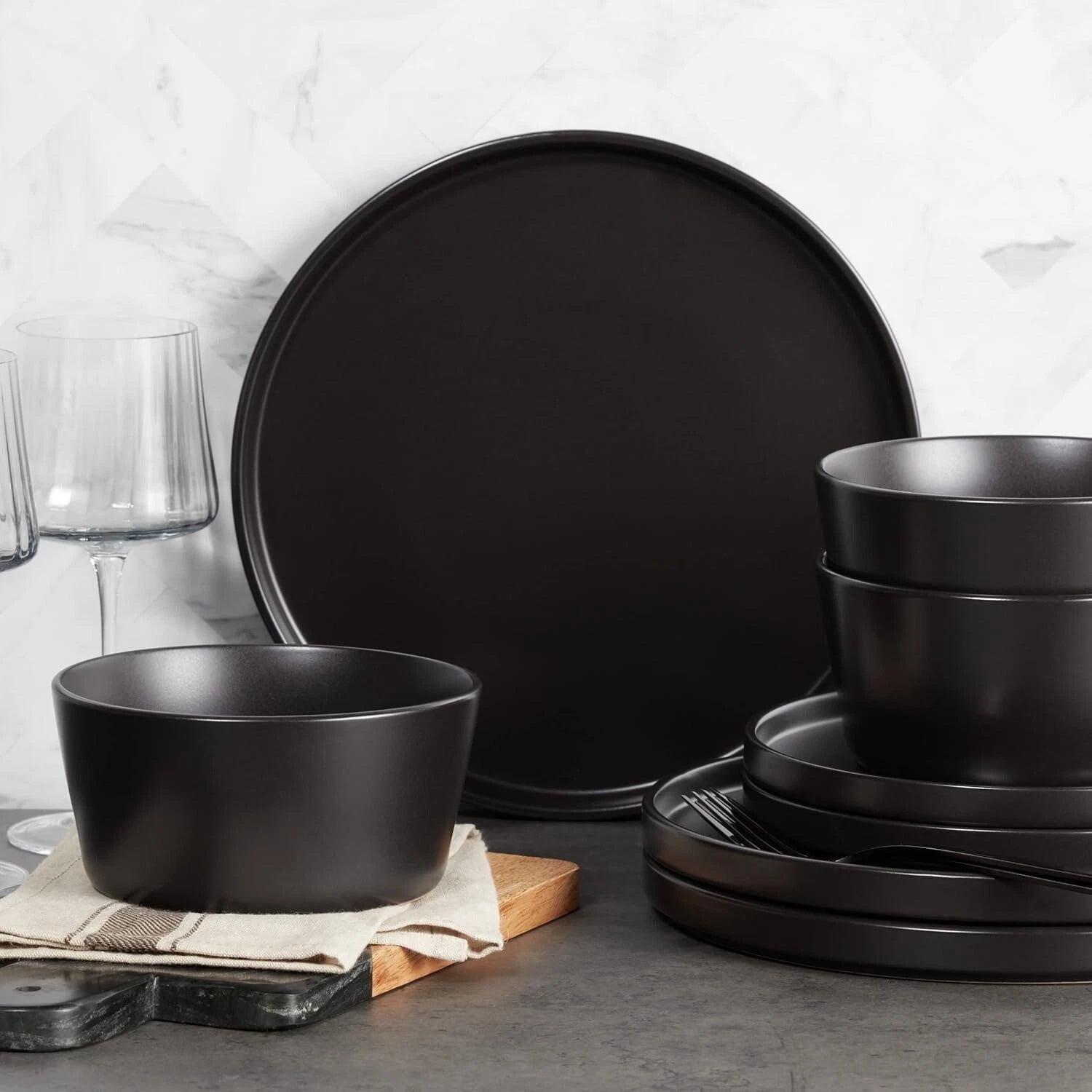 Happiness 16-Piece Black Matte Dinnerware Set – Service for 4, Microwave & Dishwasher Safe