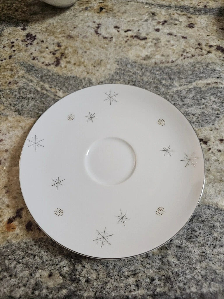 Happiness Snowflake 91-Piece Porcelain Dinnerware Set for 12 – Made in Japan