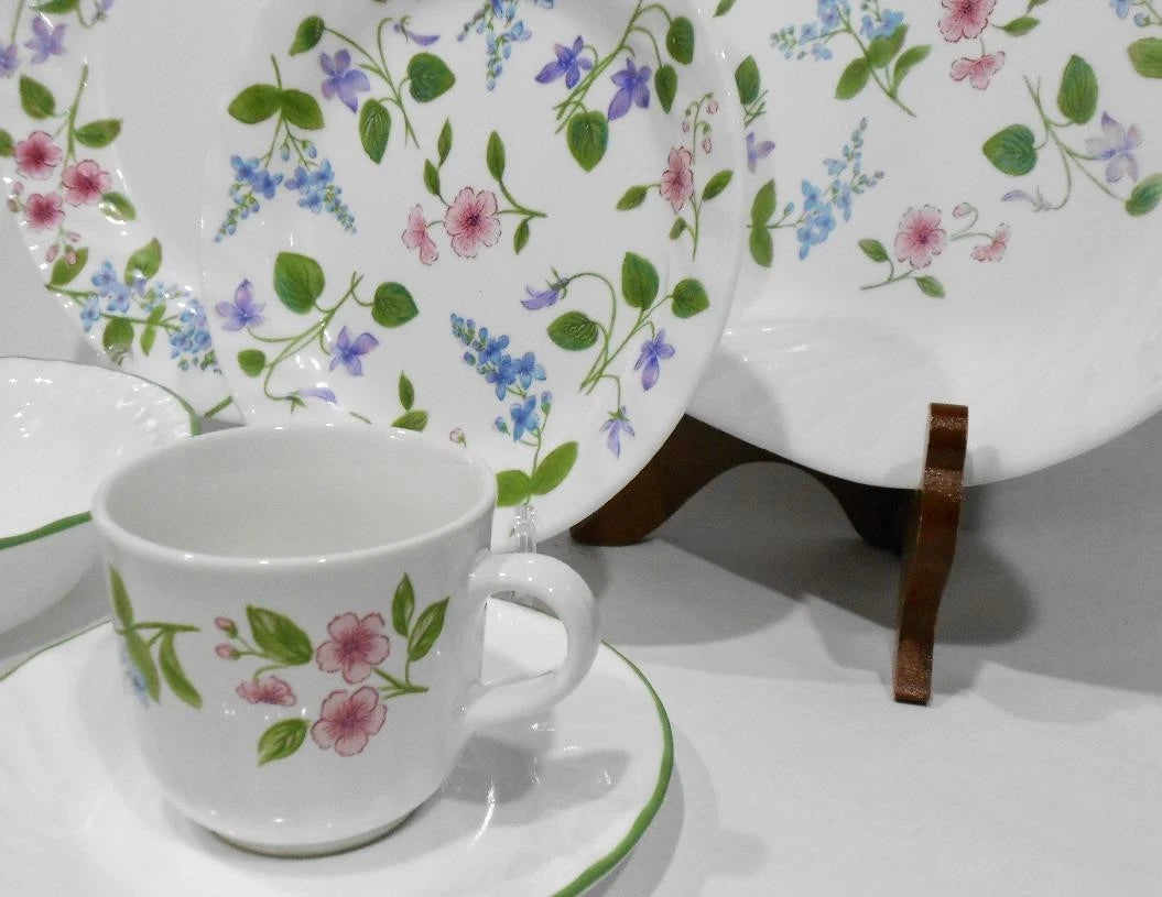 Happiness Delicate Array 20-Piece Dinnerware Set with Serving Platter