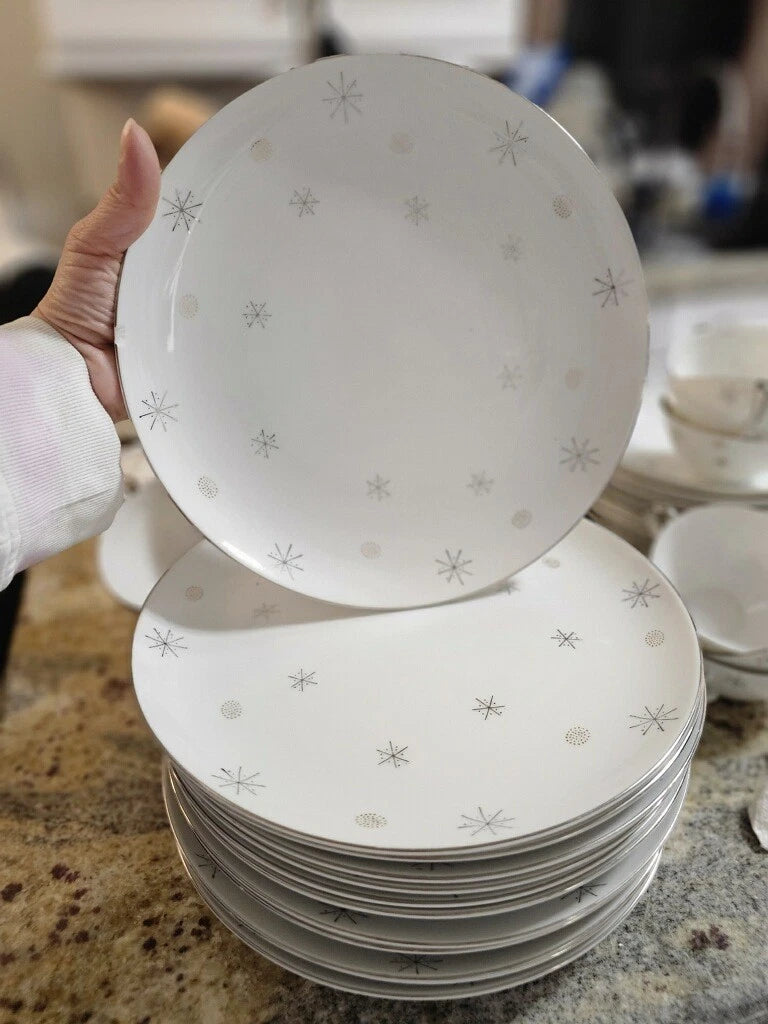 Happiness Snowflake 91-Piece Porcelain Dinnerware Set for 12 – Made in Japan