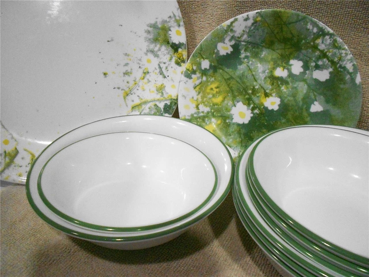 Happiness Beverly 16-Piece Dinnerware Set – Daisy Green Yellow