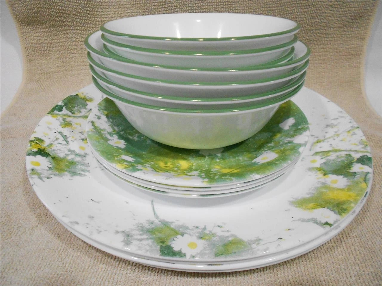 Happiness Beverly 16-Piece Dinnerware Set – Daisy Green Yellow