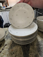 Happiness Snowflake 91-Piece Porcelain Dinnerware Set for 12 – Made in Japan