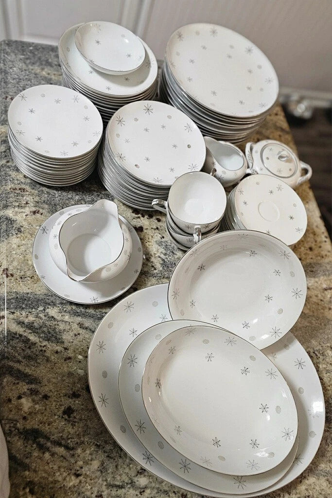 Happiness Snowflake 91-Piece Porcelain Dinnerware Set for 12 – Made in Japan